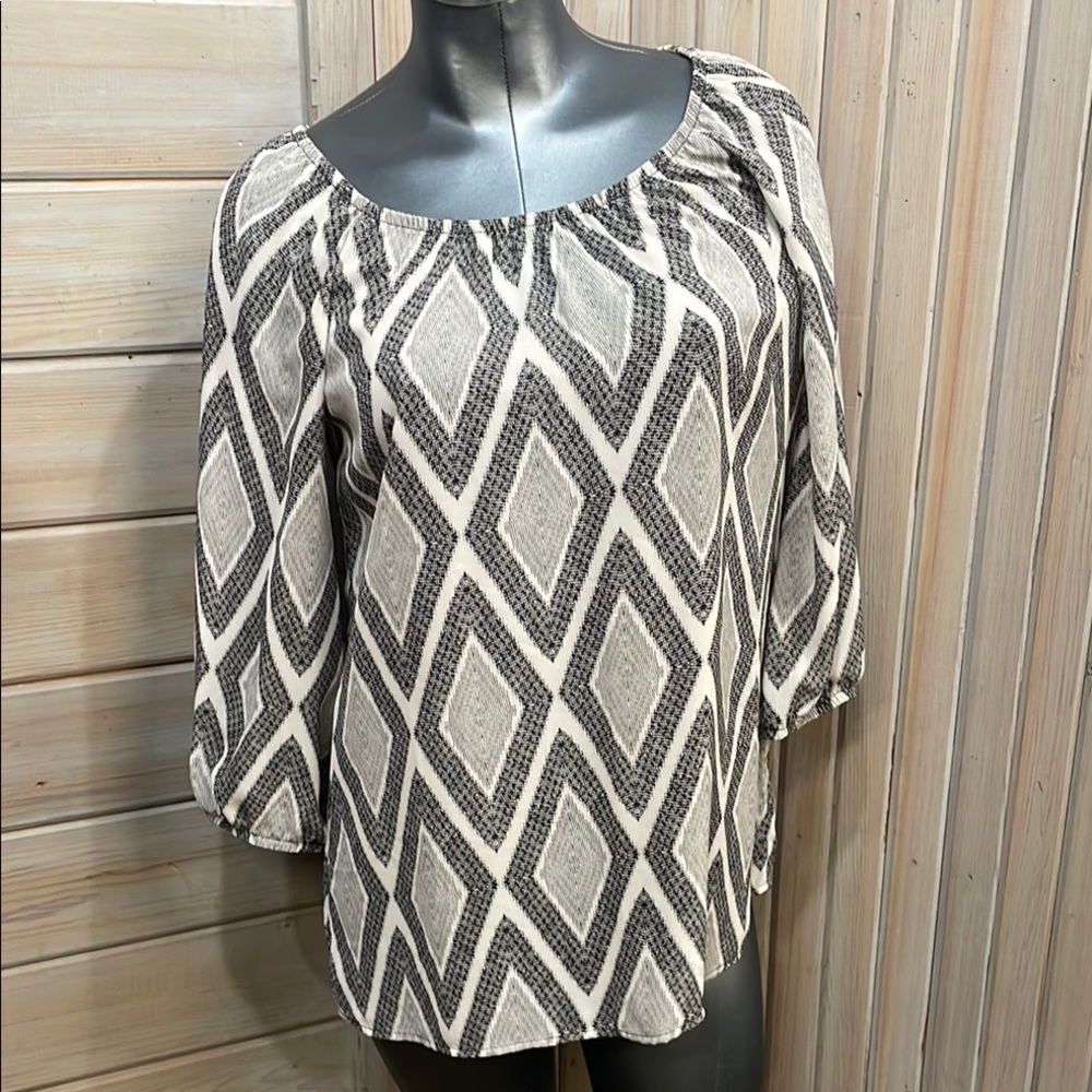 AB Studio Gray and White Graphic 3/4 Sleeve Blouse